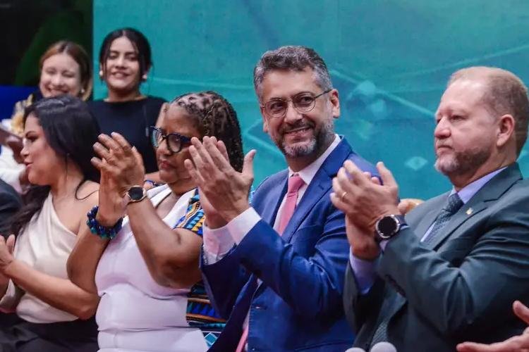"Projeta o Amapá como polo médico e turístico", diz Clécio no 3º Congresso Médico Internacional Amapaense