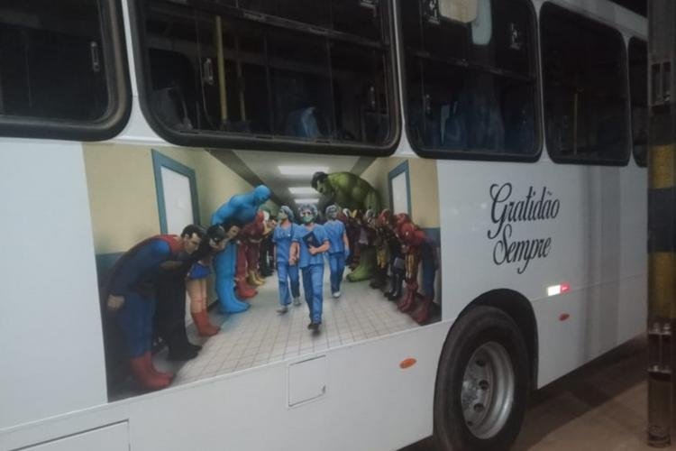 Empresa de ônibus presta homenagem aos profissionais da saúde