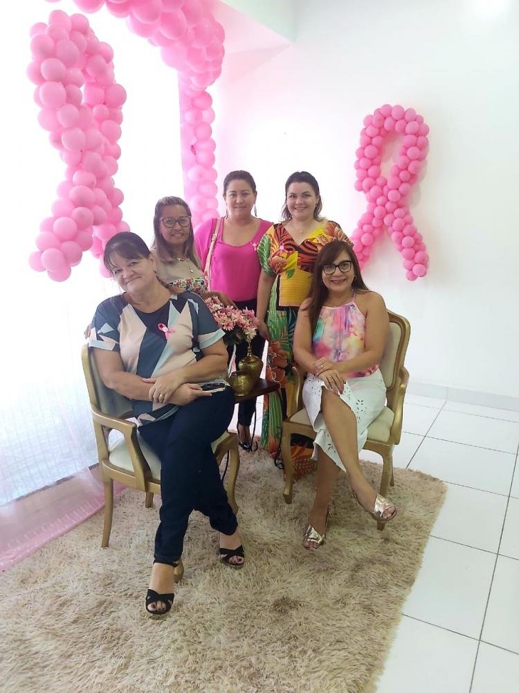 Advogadas recebem atendimento durante ação do Outubro Rosa