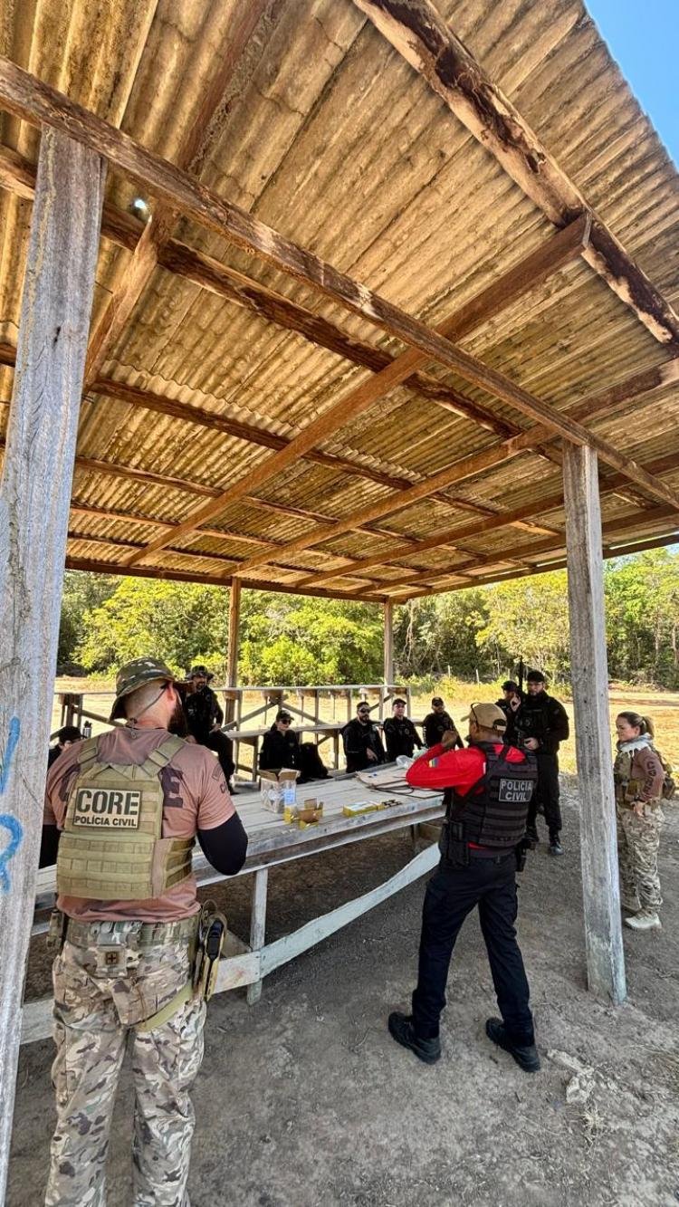 Policiais civis da Draco recebem treinamento com arma longa pela Core