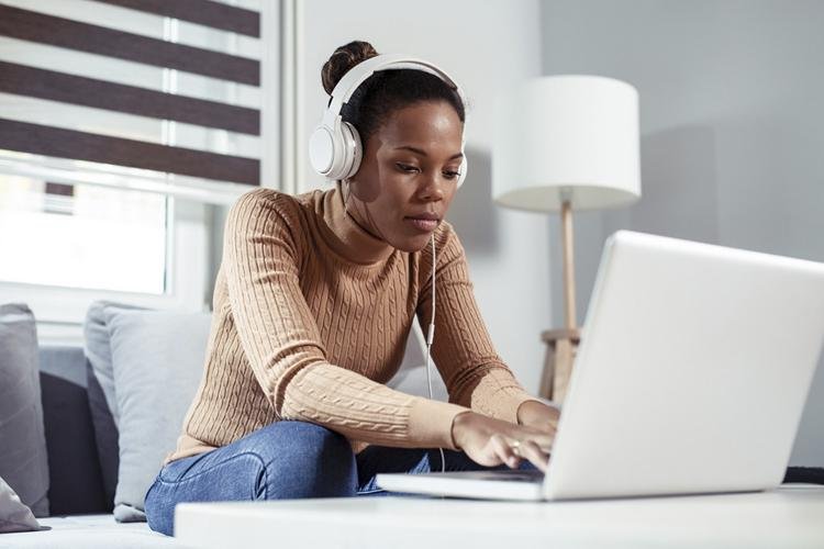 Programa Senac Gratuidade oferece diversos cursos livres e técnicos a distância 