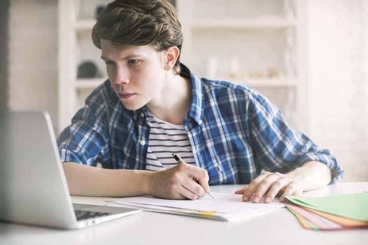 Concurso selecionará desenhos de estudantes para livros didáticos